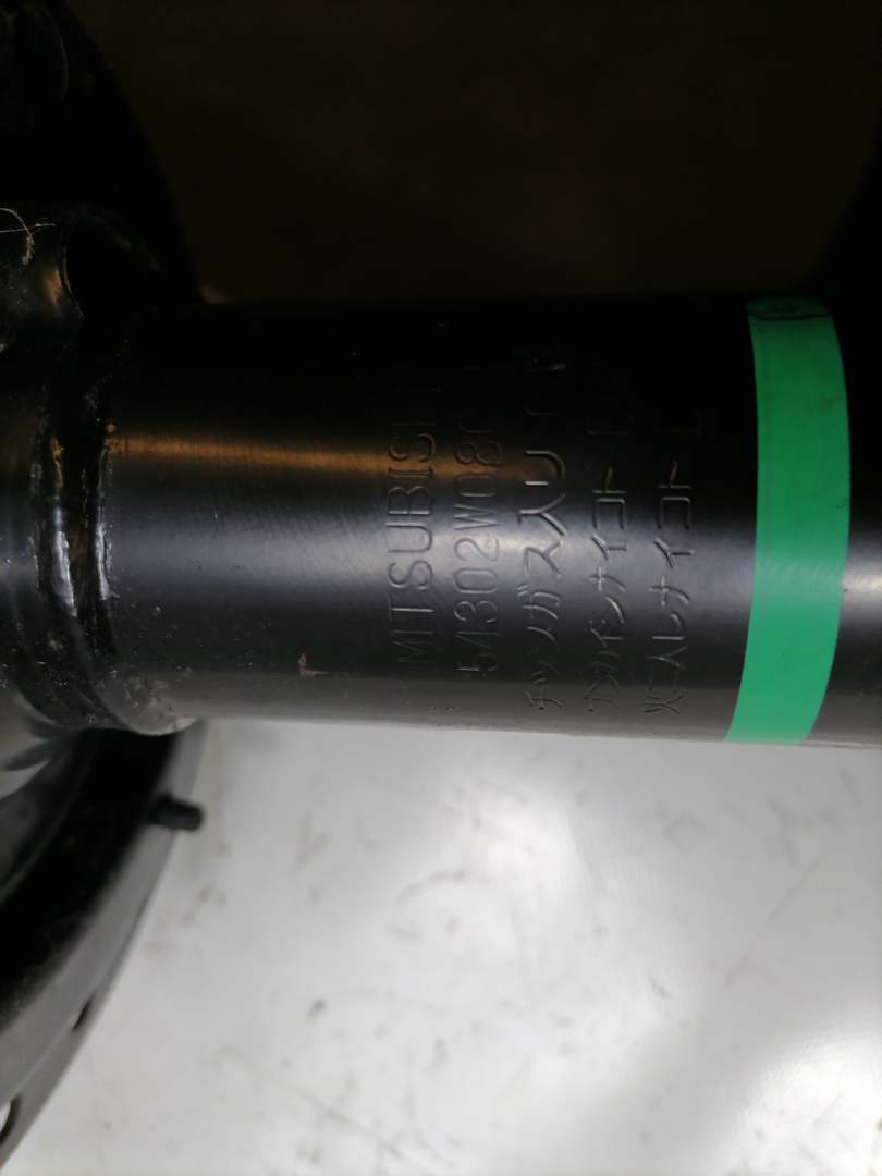 Mitsubishi Eclipse Cross GL3W original Federbein Sto&szlig;d&auml;mpfer vorn rechts 2.4 72kw Bj.2023